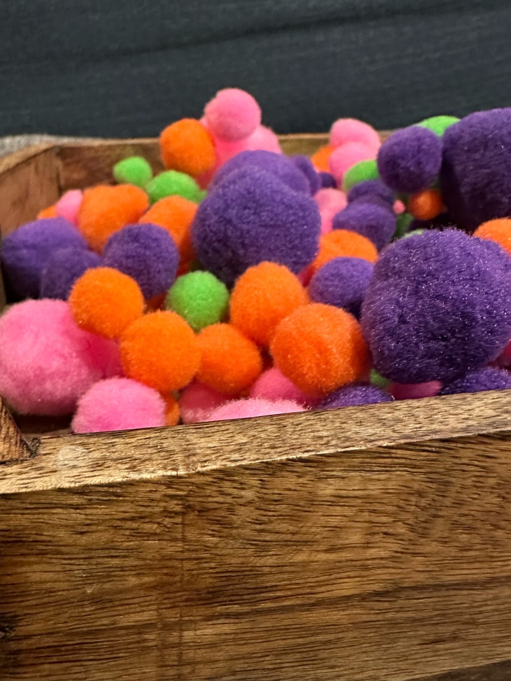 Pompoms • hundreds! • fun for crafts or for kids • sorting toy - Picture 3 of 3